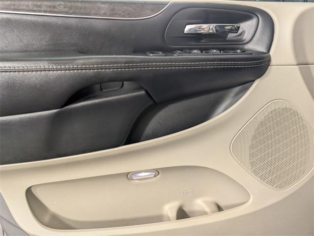 2015 Chrysler Town & Country Vehicle Photo in ENGLEWOOD, CO 80113-6708