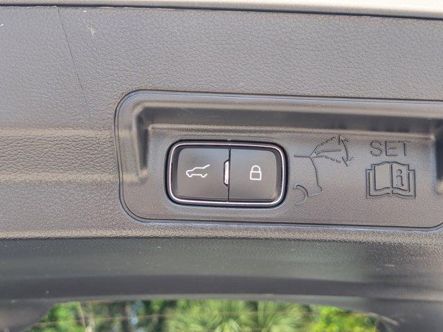 2022 Ford Explorer Vehicle Photo in BRUNSWICK, GA 31525-1881