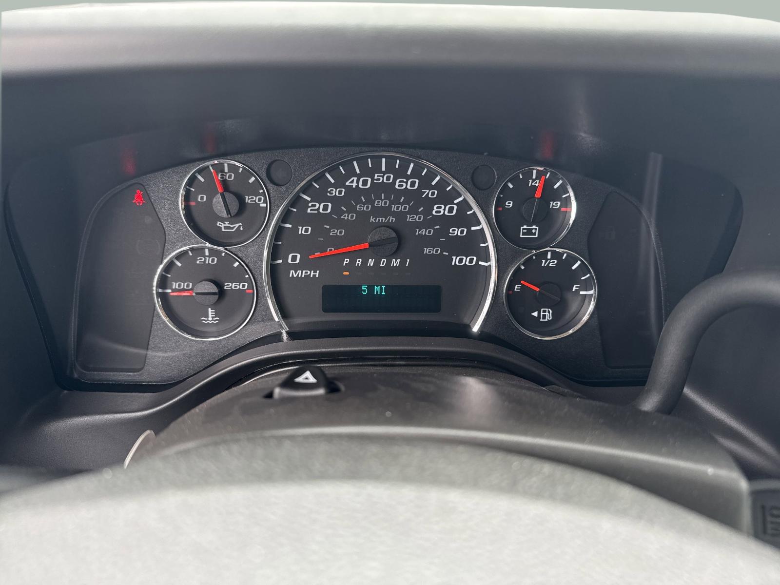 2025 Chevrolet Express Cutaway 3500 Vehicle Photo in GEORGETOWN, TX 78626-7508