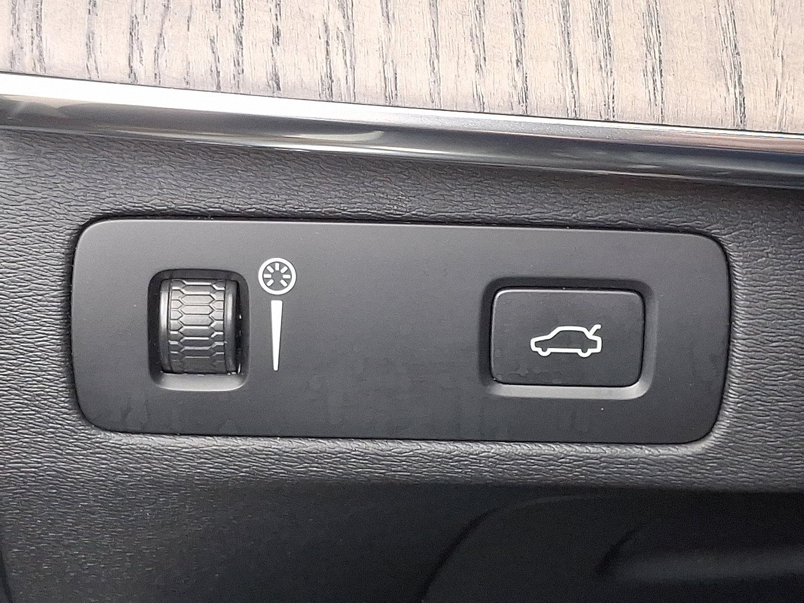 2022 Volvo XC90 Vehicle Photo in Trevose, PA 19053