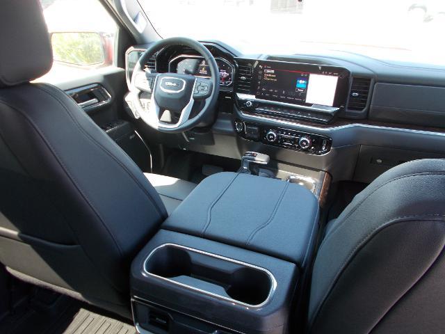 2025 GMC Sierra 1500 Vehicle Photo in LOWELL, MA 01852-4336
