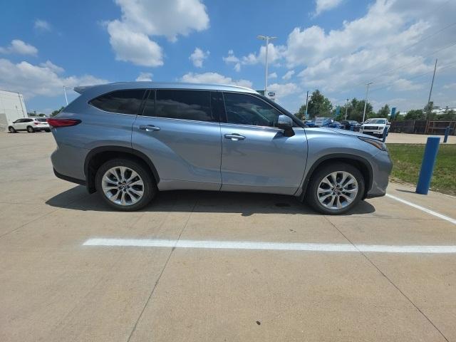 2022 Toyota Highlander Vehicle Photo in ENGLEWOOD, CO 80113-6708