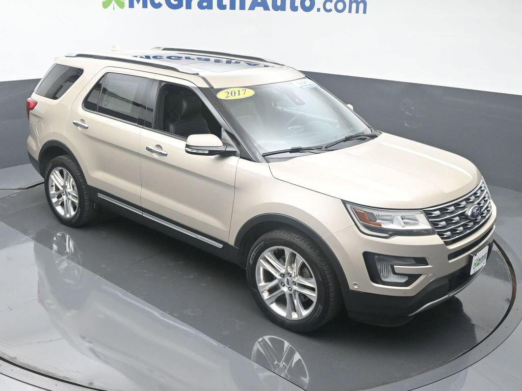 2017 Ford Explorer Vehicle Photo in Cedar Rapids, IA 52402