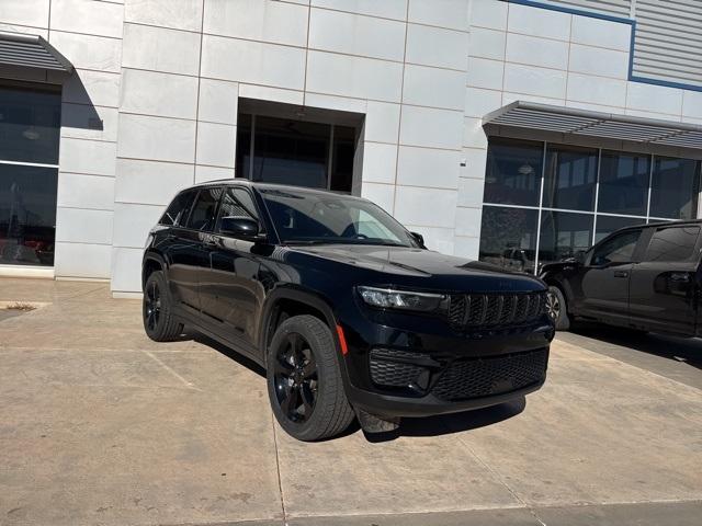 2023 Jeep Grand Cherokee Vehicle Photo in Winslow, AZ 86047-2439