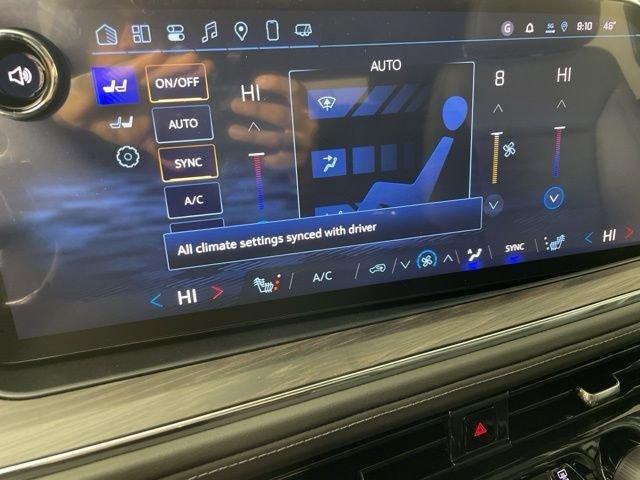 2025 Chevrolet Suburban Vehicle Photo in PHOENIX, AZ 85014-3381
