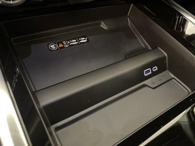 2025 Chevrolet Tahoe Vehicle Photo in PHOENIX, AZ 85014-3381
