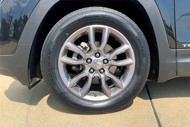 2024 GMC Terrain Vehicle Photo in TOPEKA, KS 66609-0000