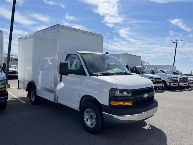 2023 Chevrolet Express Cutaway 3500 Vehicle Photo in ALCOA, TN 37701-3235