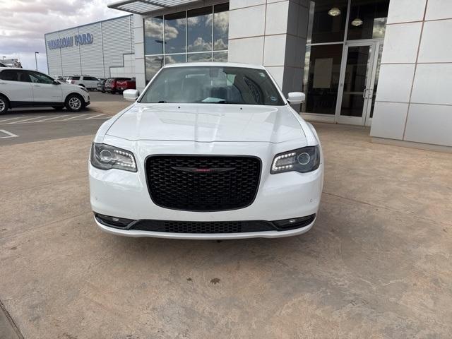 2022 Chrysler 300 Vehicle Photo in Winslow, AZ 86047-2439