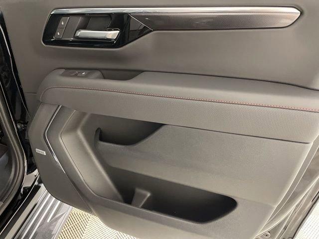 2025 Chevrolet Suburban Vehicle Photo in PHOENIX, AZ 85014-3381