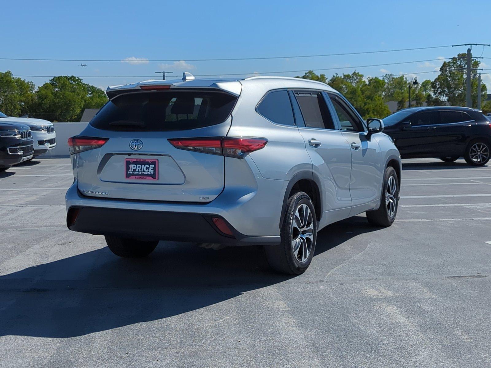 2022 Toyota Highlander Vehicle Photo in PEMBROKE PINES, FL 33024-6534