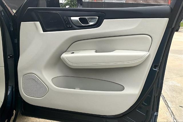 2025 Volvo XC60 Vehicle Photo in Houston, TX 77007