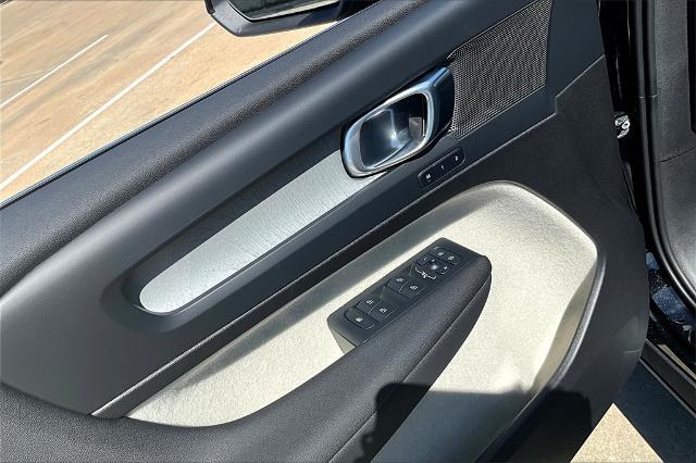 2025 Volvo XC40 Vehicle Photo in Houston, TX 77007