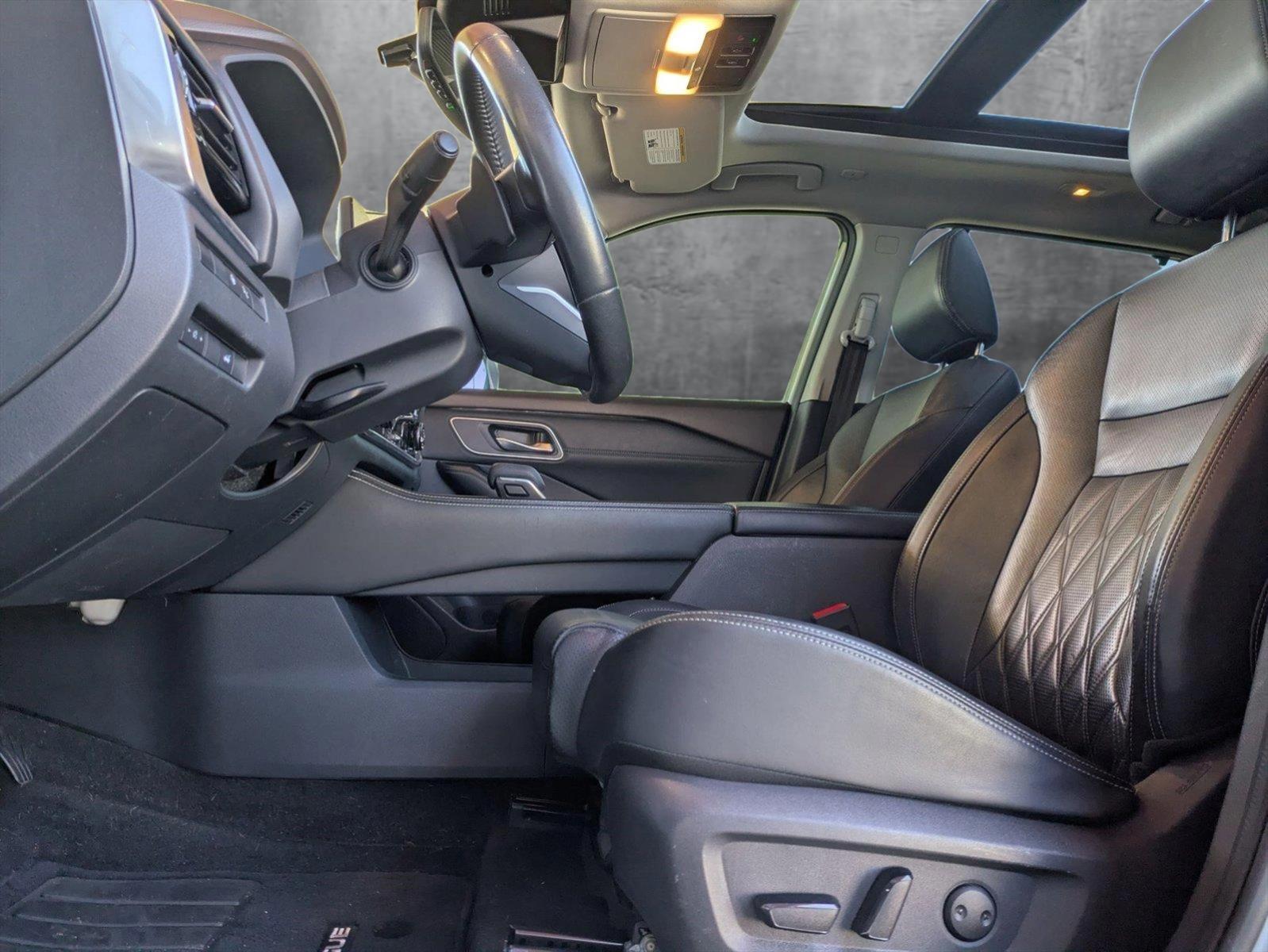 2022 Nissan Rogue Vehicle Photo in Valencia, CA 91355-1794