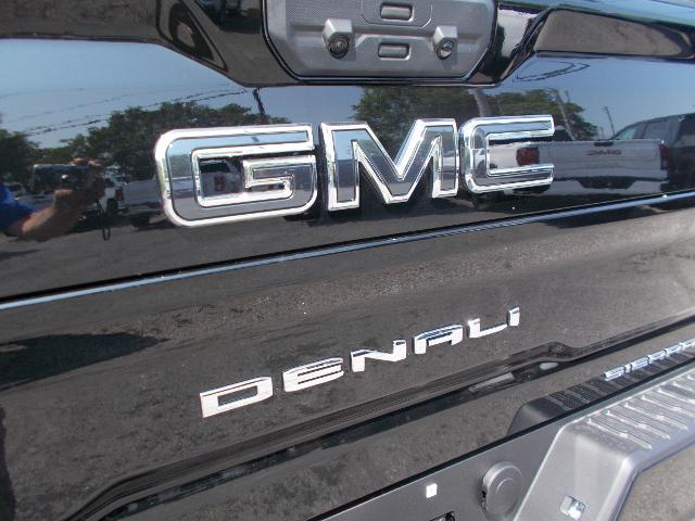 2025 GMC Sierra 2500 HD Vehicle Photo in LOWELL, MA 01852-4336
