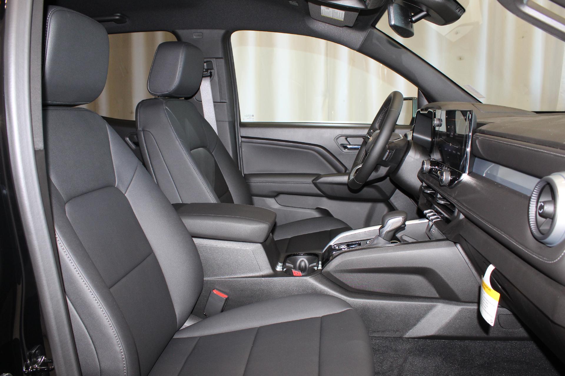 2025 Chevrolet Colorado Vehicle Photo in NORTHAMPTON, MA 01060-1120