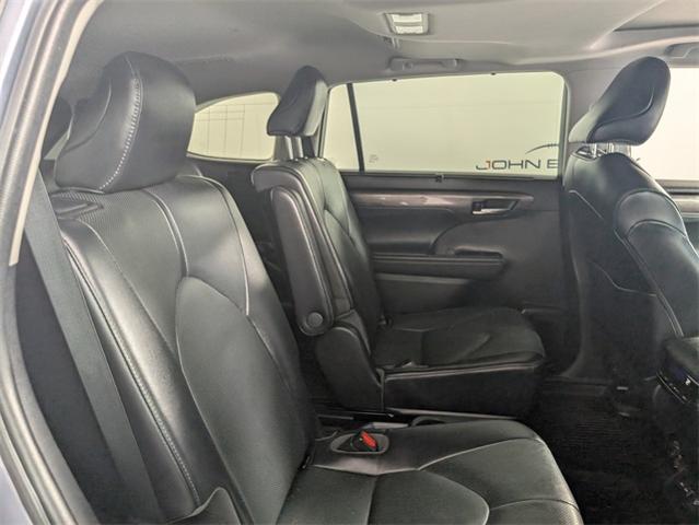 2022 Toyota Highlander Vehicle Photo in ENGLEWOOD, CO 80113-6708