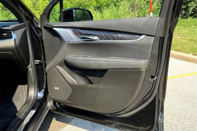 2025 Cadillac XT6 Vehicle Photo in KANSAS CITY, MO 64114-4545
