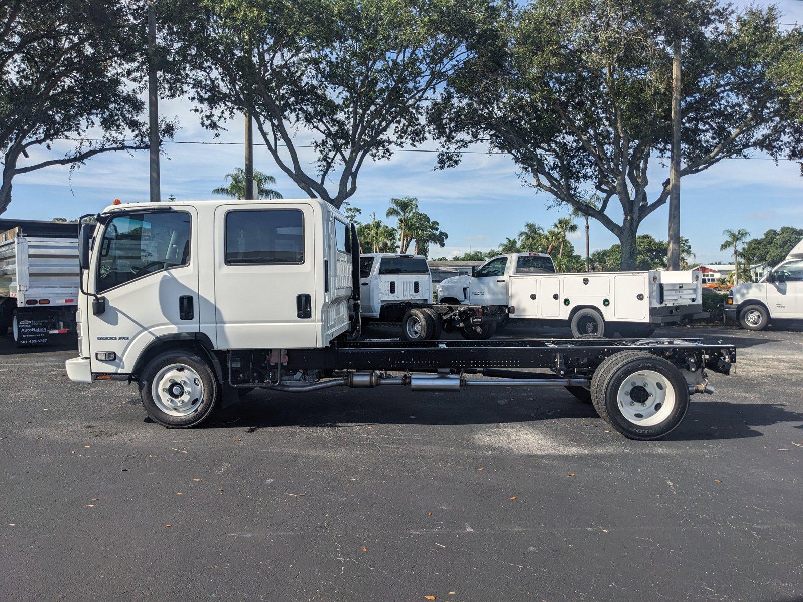 2025 Chevrolet Low Cab Forward 5500 XG Vehicle Photo in GREENACRES, FL 33463-3207