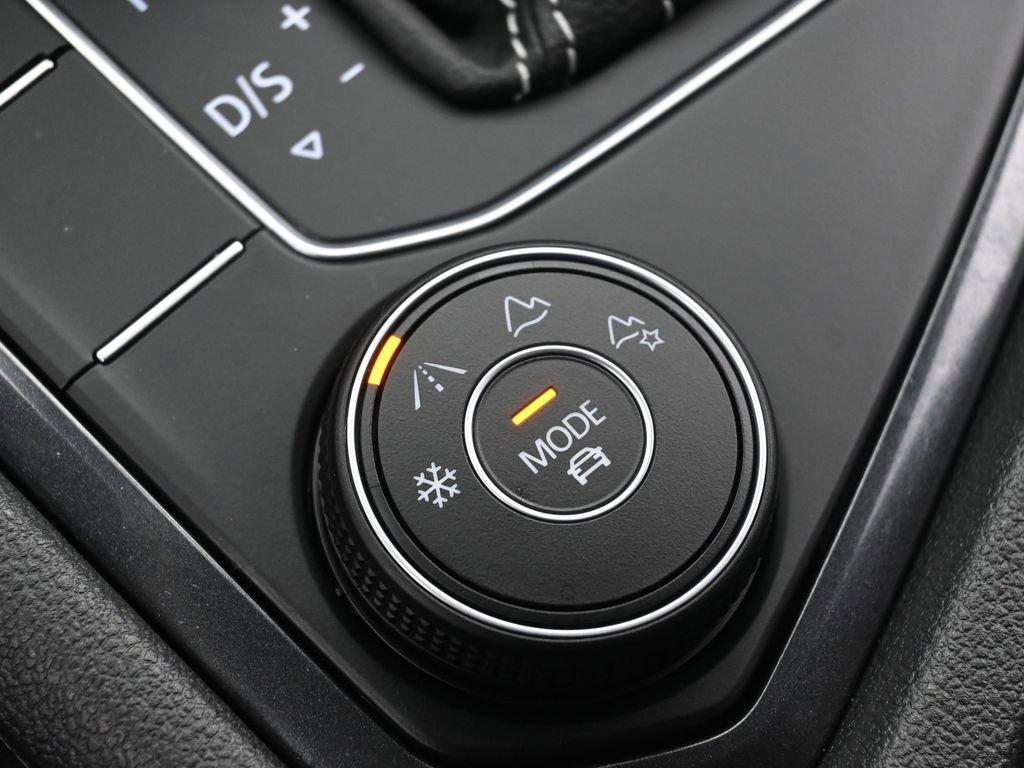 2021 Volkswagen Tiguan Vehicle Photo in Marion, IA 52302