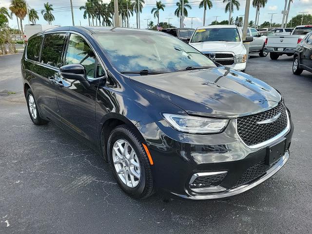 2023 Chrysler Pacifica Vehicle Photo in LIGHTHOUSE POINT, FL 33064-6849