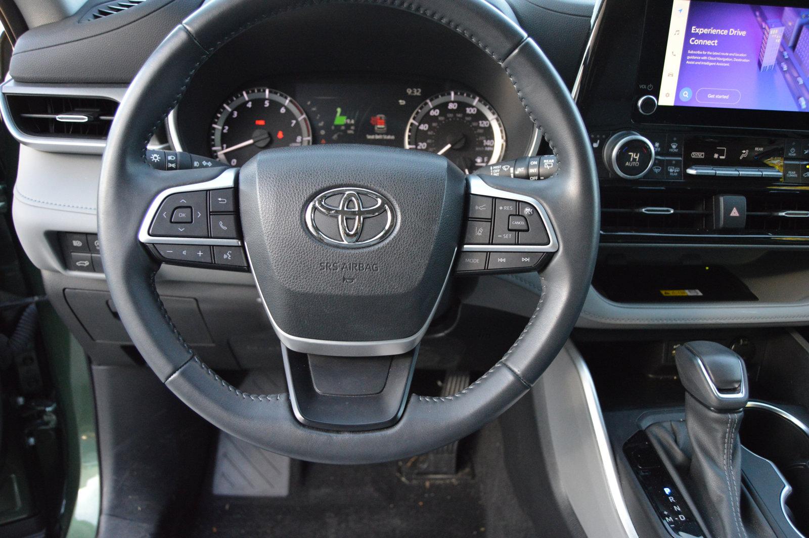 2023 Toyota Highlander Vehicle Photo in Houston, TX 77090