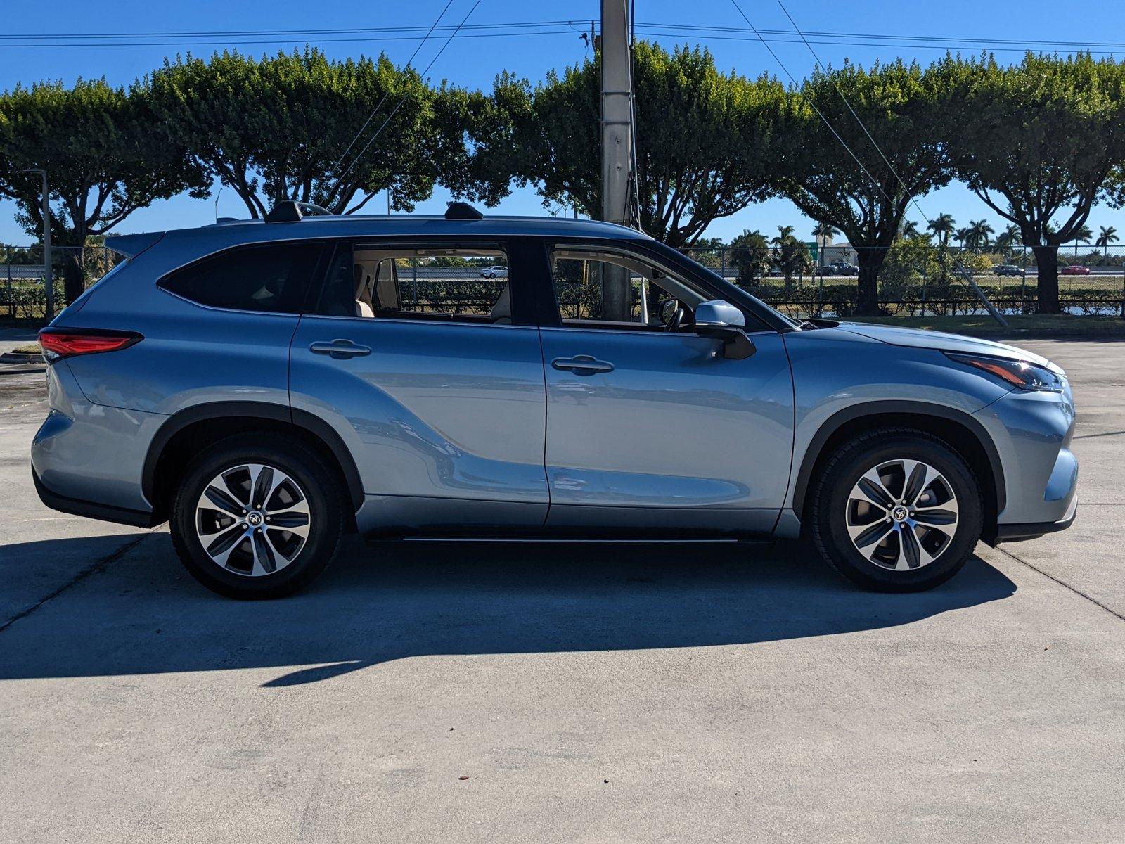 2022 Toyota Highlander Vehicle Photo in Davie, FL 33331