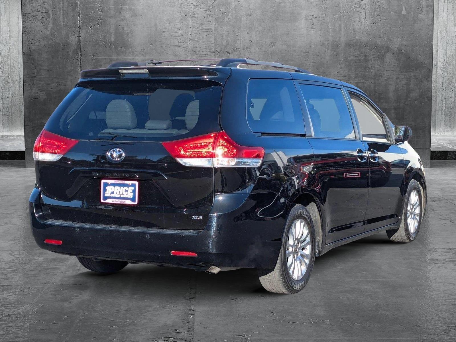 2014 Toyota Sienna Vehicle Photo in VALENCIA, CA 91355-1705