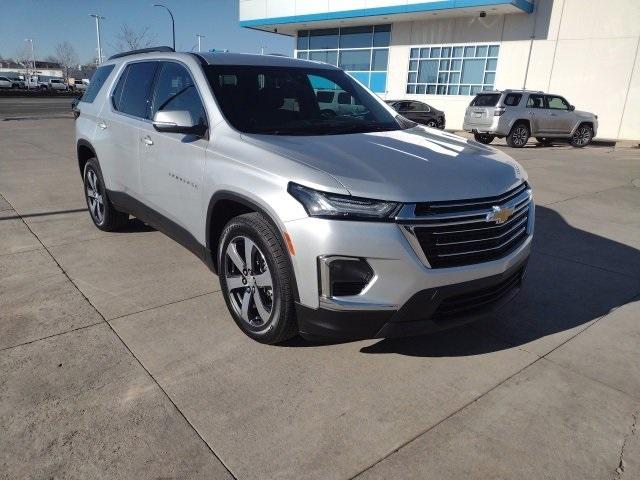 2022 Chevrolet Traverse Vehicle Photo in ENGLEWOOD, CO 80113-6708