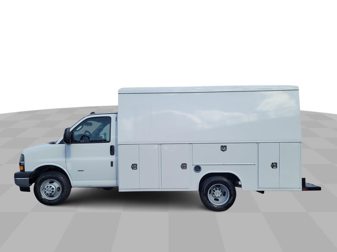 2025 Chevrolet Express Commercial Cutaway Vehicle Photo in LA MESA, CA 91942-8211