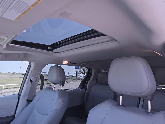 2022 Toyota Sienna Vehicle Photo in NEDERLAND, TX 77627-8017