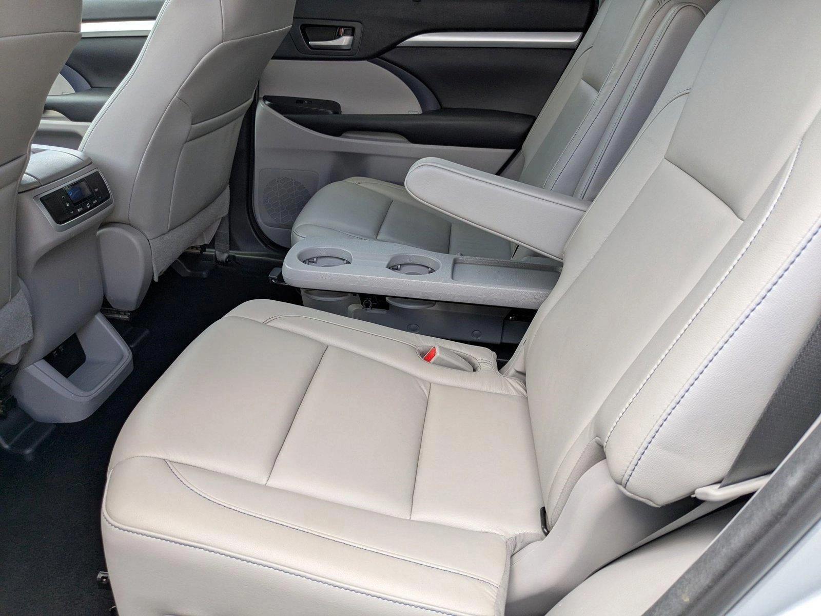2018 Toyota Highlander Vehicle Photo in Miami, FL 33169