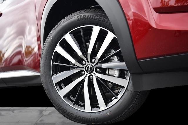2025 Nissan Pathfinder Vehicle Photo in Ballwin, MO 63011