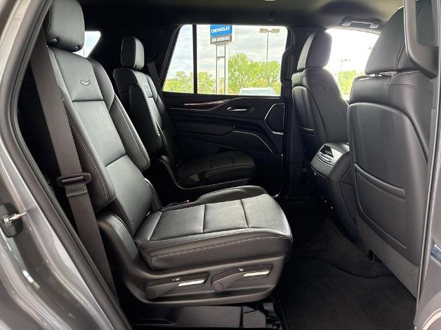 2022 Cadillac Escalade Vehicle Photo in MANHATTAN, KS 66502-5036