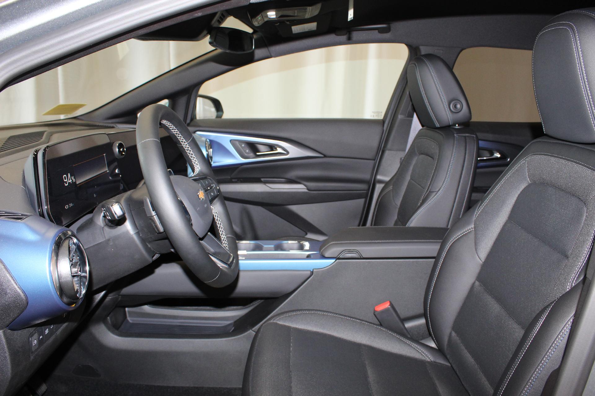 2025 Chevrolet Equinox EV Vehicle Photo in NORTHAMPTON, MA 01060-1120