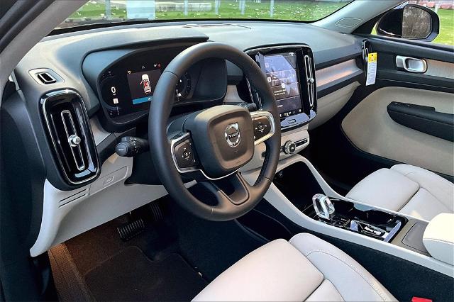 2025 Volvo XC40 Vehicle Photo in Houston, TX 77007