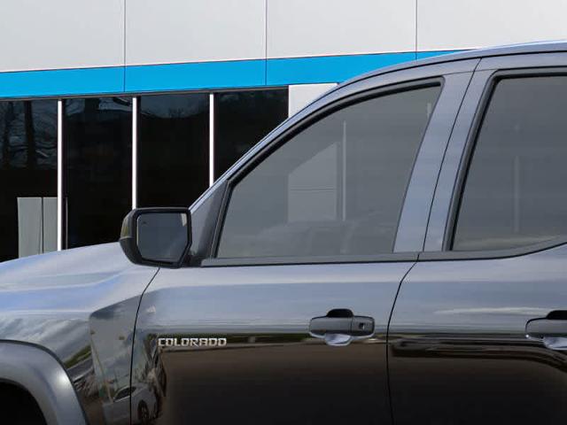 2025 Chevrolet Colorado Vehicle Photo in MOON TOWNSHIP, PA 15108-2571