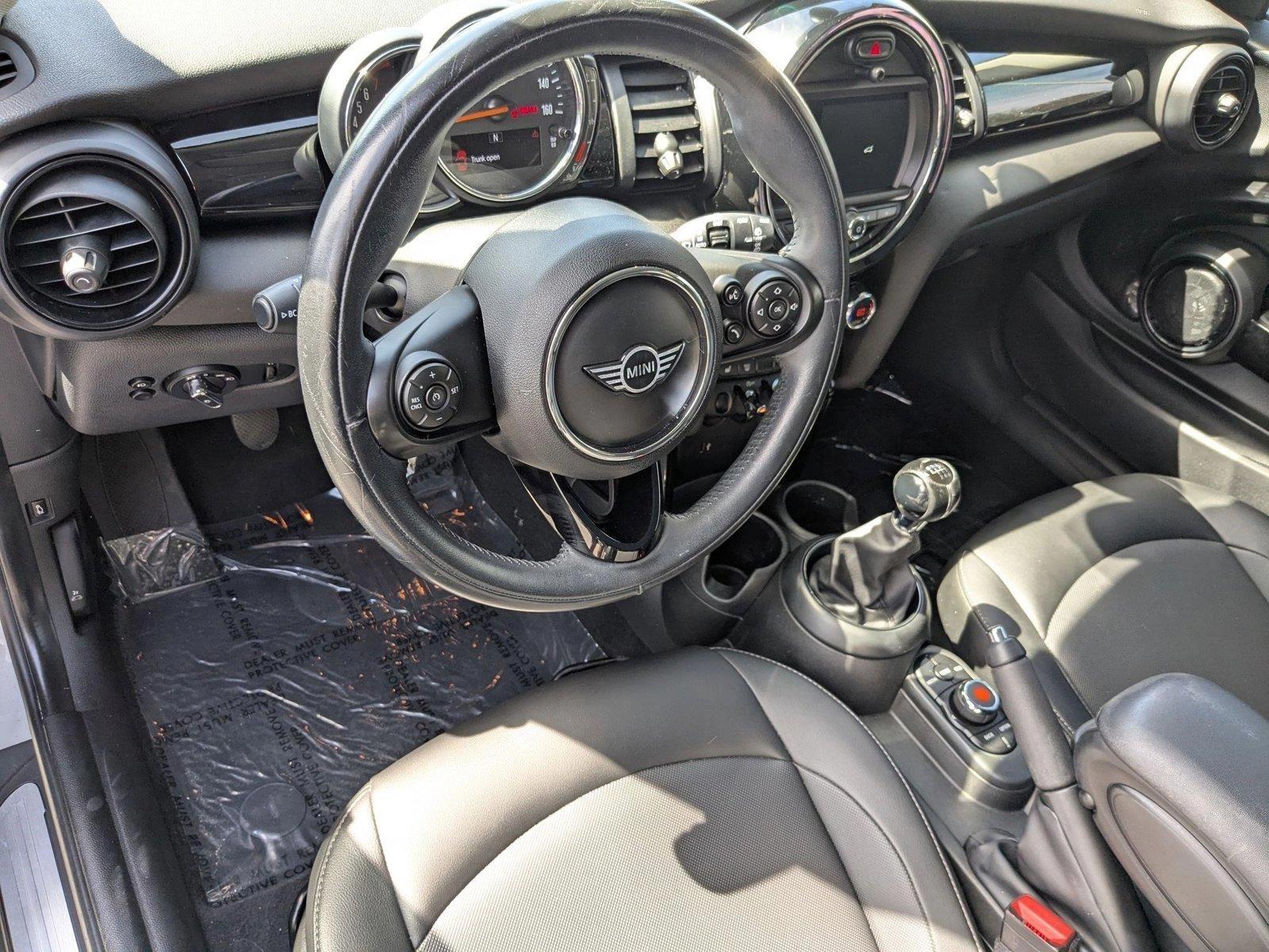 2019 MINI Cooper Hardtop 2 Door Vehicle Photo in Panama City, FL 32401