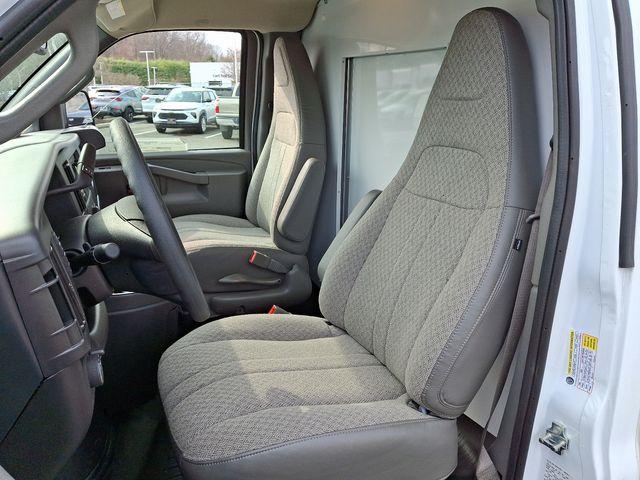 2024 Chevrolet Express Cutaway 3500 Vehicle Photo in DANBURY, CT 06810-5034