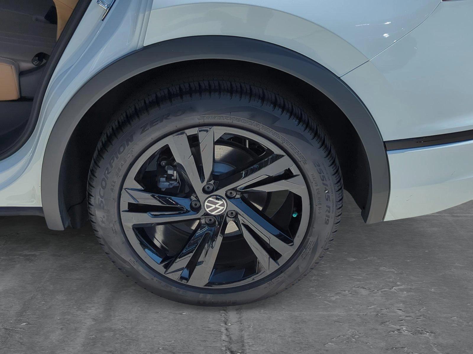 2024 Volkswagen Tiguan Vehicle Photo in Pembroke Pines, FL 33027