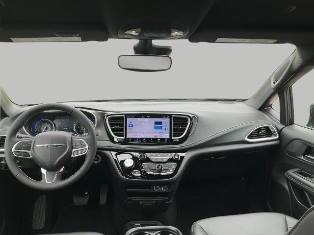 2025 Chrysler Pacifica Vehicle Photo in Kaukauna, WI 54130