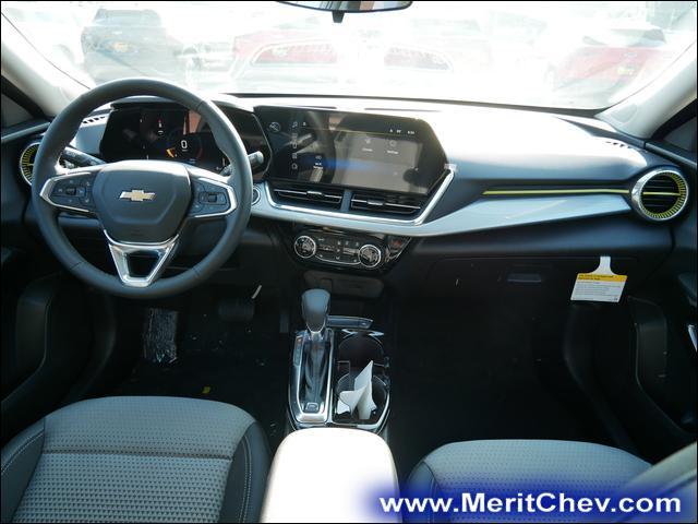 2025 Chevrolet Trax Vehicle Photo in MAPLEWOOD, MN 55119-4794