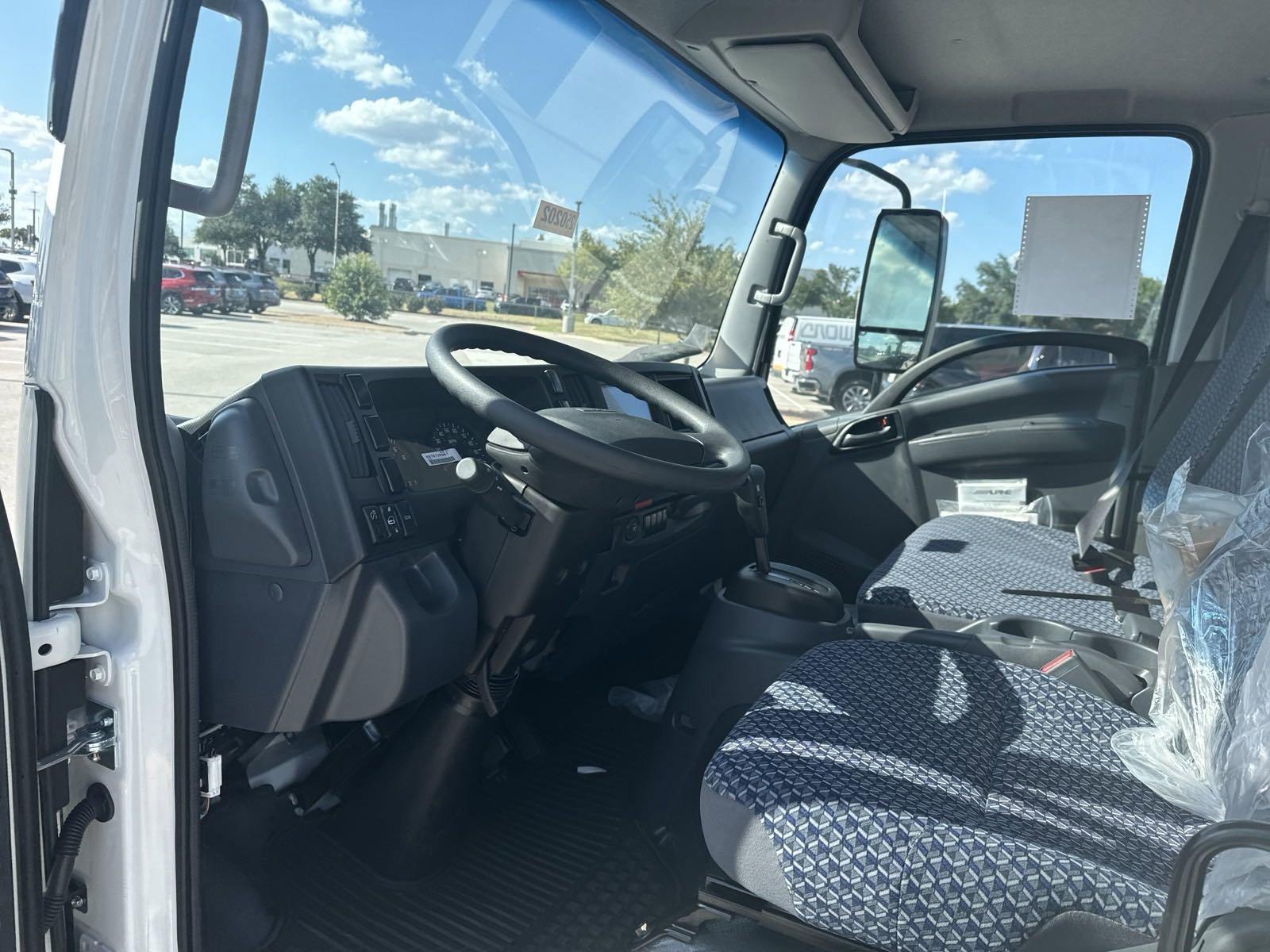 2025 Chevrolet Low Cab Forward 5500 XG Vehicle Photo in GEORGETOWN, TX 78626-7508