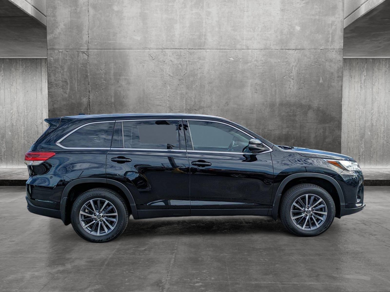 2019 Toyota Highlander Vehicle Photo in Bradenton, FL 34207