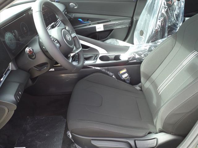 2025 Hyundai ELANTRA Vehicle Photo in Peoria, IL 61615