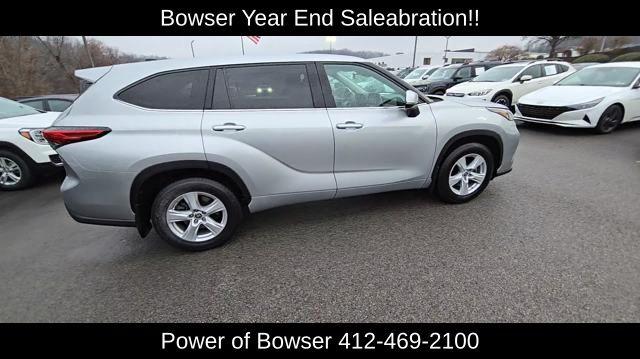 2022 Toyota Highlander Vehicle Photo in Pleasant Hills, PA 15236