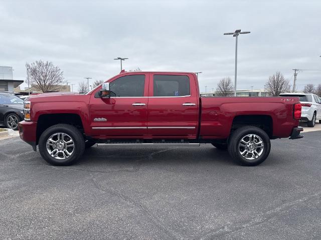 Used 2019 Chevrolet Silverado 2500HD High Country with VIN 1GC1KUEYXKF242086 for sale in Wichita, KS