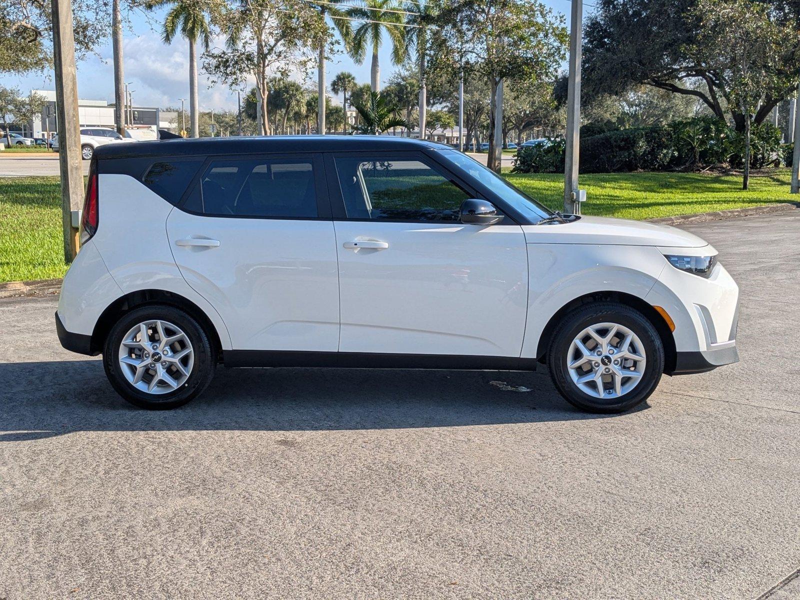 2025 Kia Soul Vehicle Photo in Pembroke Pines , FL 33084