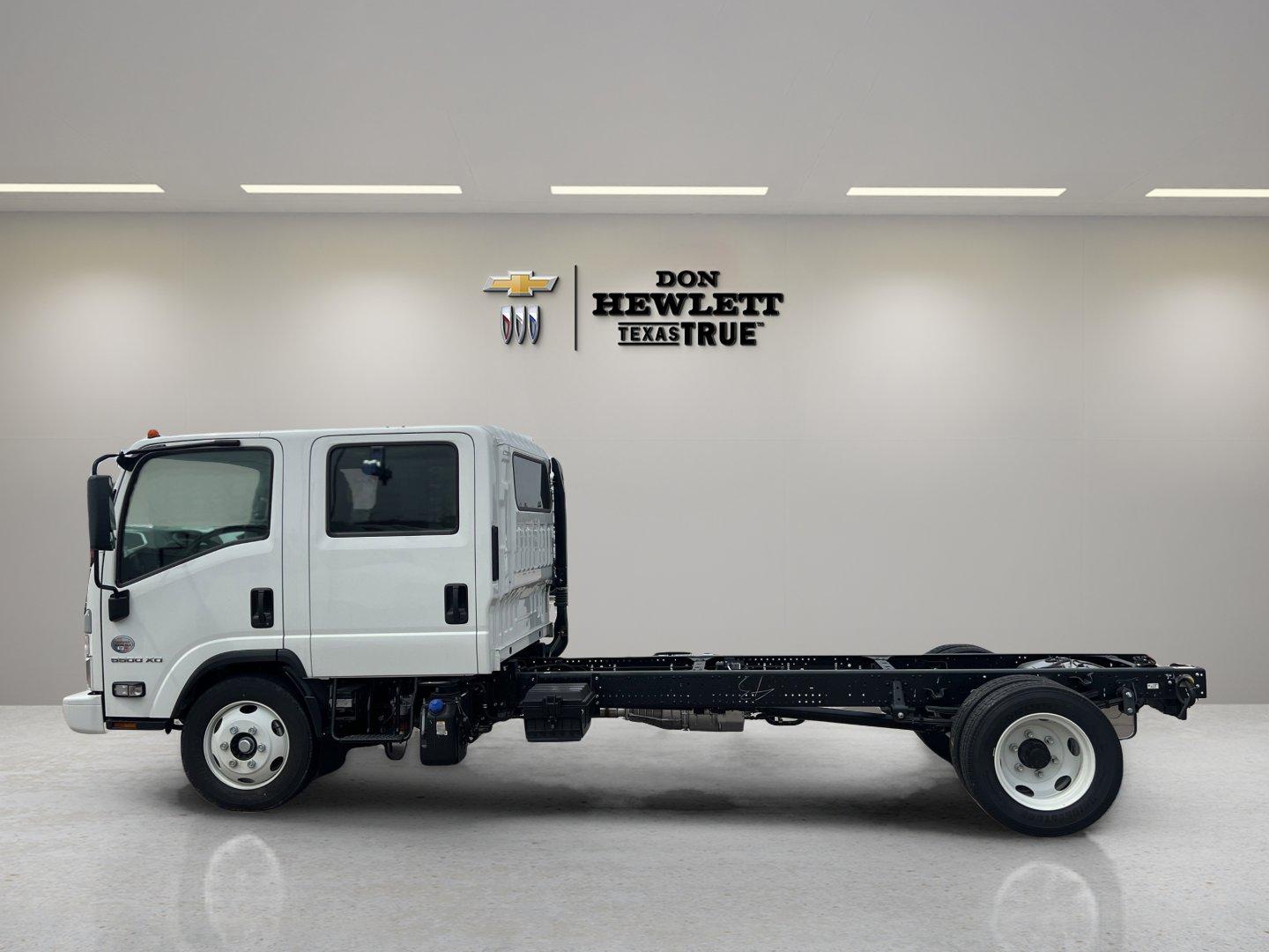 2024 Chevrolet Low Cab Forward 5500 XD Vehicle Photo in GEORGETOWN, TX 78626-7508