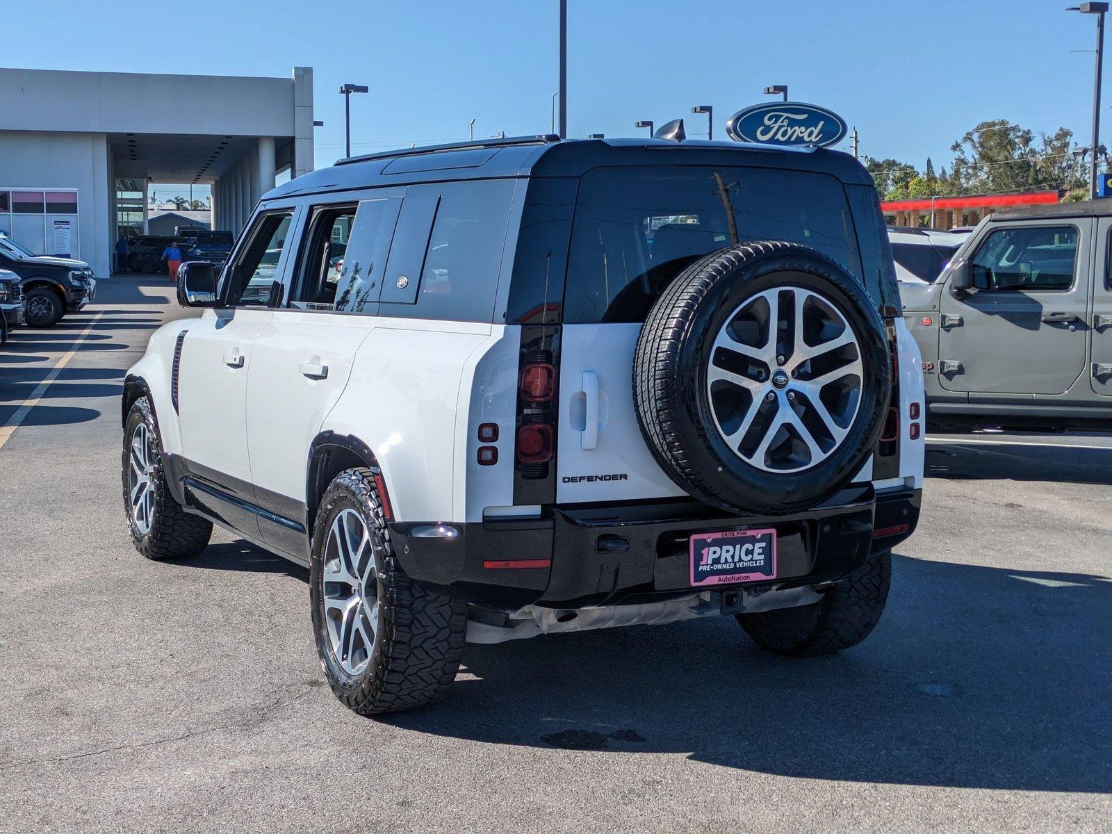 2024 Land Rover Defender Vehicle Photo in Tampa, FL 33614